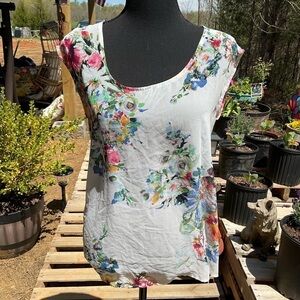 Liz Claiborne top. Sleeveless floral. Size S.